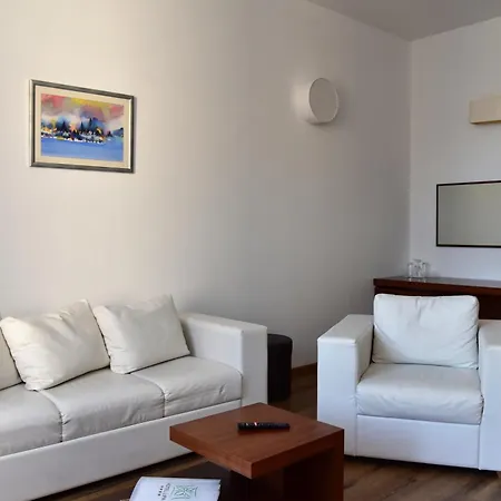 Lipa فندق بوستيرا