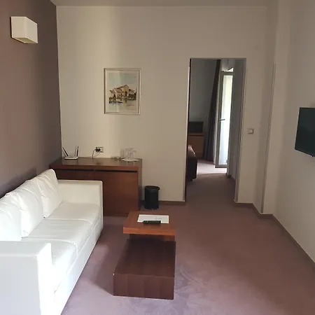 Lipa 4* بوستيرا