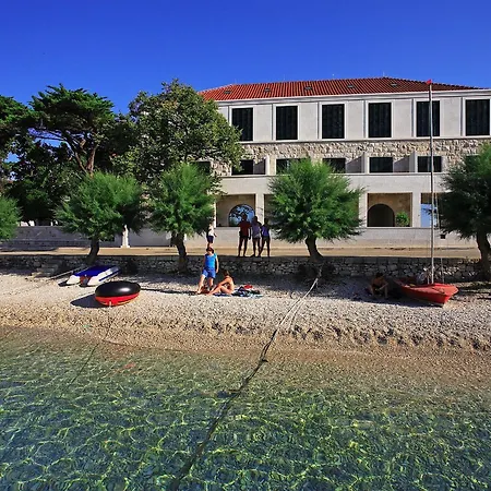 Lipa فندق بوستيرا