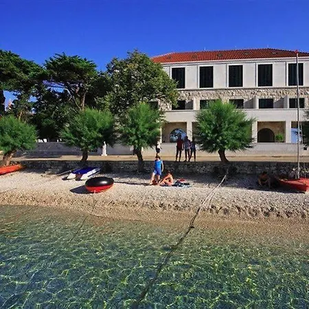 Lipa 4* بوستيرا