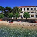Lipa 4* Postira