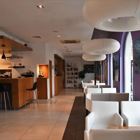 Готель Lipa 4*
