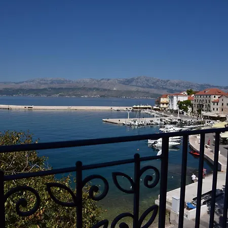 Lipa بوستيرا