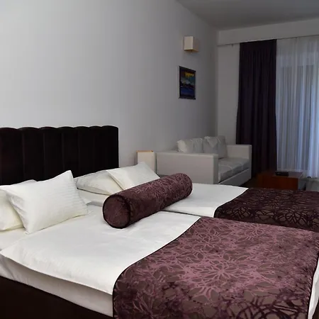 Lipa 4*