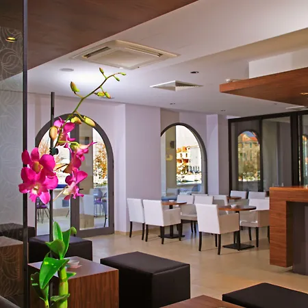 Lipa 4* 포스티라