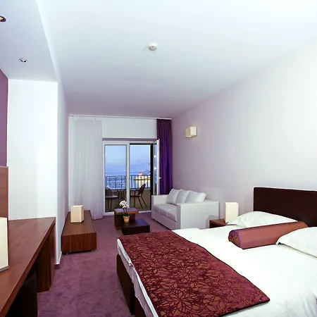 Lipa 4*