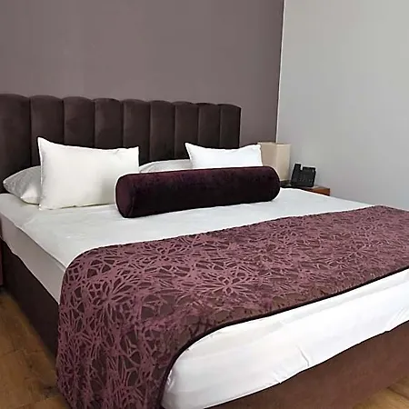 Otel Lipa Postira