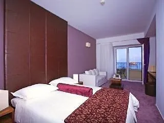Lipa بوستيرا