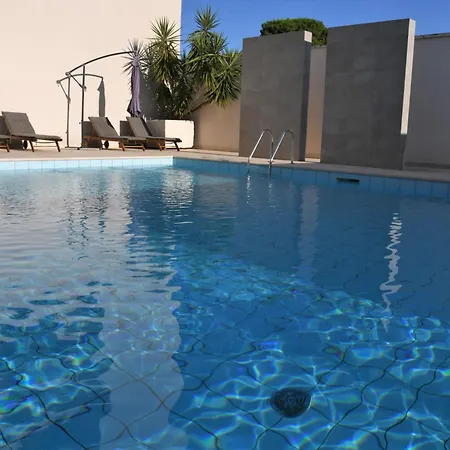 Lipa Szálloda Postira