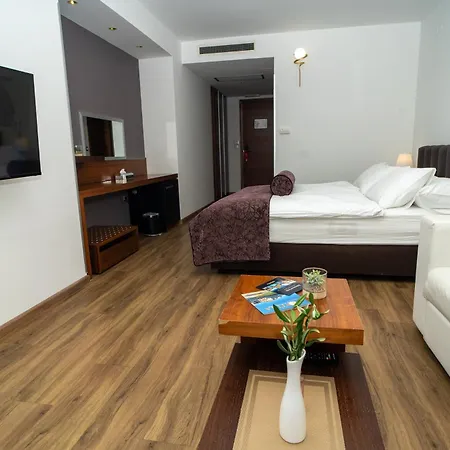 Hotel Lipa 4*