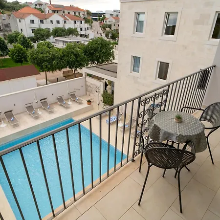 Hotel Lipa Postira